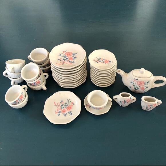 Fishel Toys 40 Piece China Tea Set Toy From 1990’s - Picture 1 of 5
